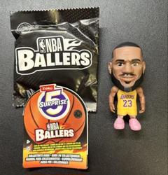 ラストワン！NBA BALLERS レブロン　白　フィギュア　ミニポスター付 エンターベイ 1/6インチ レブロン・ジェームズ フィギュア LA
