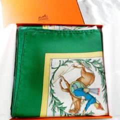 未使用!HERMES スカーフ カレ90 現代市民の服装 グリーン シルク 未使用!HERMES スカーフ カレ90 現代市民の服装 グリーン