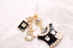 2025年最新】chanel イヤホンジャックの人気アイテム - メルカリ