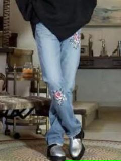 【美品】DAIRIKU ダイリク デニムパンツ フラワー刺繍 21aw 美品】DAIRIKU ダイリク デニムパンツ フラワー刺繍 21aw - メルカリ