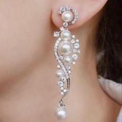 【新品未使用】silver color：ホワイトフェイクパール ロングピアスのサムネイル