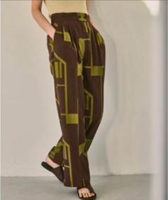 パンツ TODAYFUL Geometric Tuck Trousers 美品】TODAYFUL Geometric Tuck Trousers