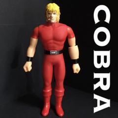 筋骨隆々の肉体と左腕に光る切り札のサイコガン！『COBRA』左腕