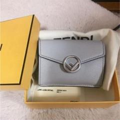 2022年最新】fendi 三つ折り 財布の検索結果 - メルカリ 2022年最新】fendi 三つ折り 財布の検索結果 - メルカリ