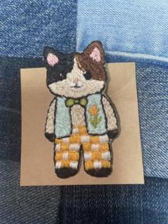 刺繍ブローチ　猫