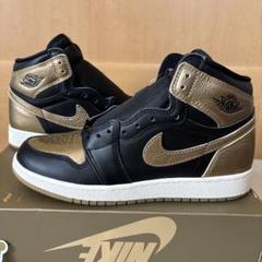 NIKE ナイキ エアジョーダン1 レトロ ハイ OG GS ブラック ゴールドのサムネイル