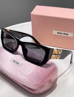 極美品 miu miuアイウェア キャットアイ サングラス 箱付き Miu Miu Eyewear ミュウミュウ・アイウェア キャットアイ