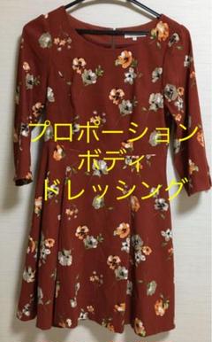 お花柄ワンピース