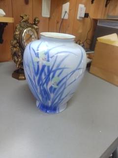 深川製陶印いり木箱いり青と白の陶器製花瓶 Amazon.co.jp: 花瓶 有田焼 深川製 宮内庁御用達 伝統工芸 工
