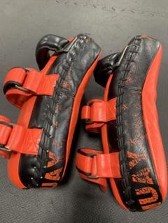 Fairtex キックミット 黒/赤 fairtexキックミット（武道具、格闘技用品） | スポーツ の