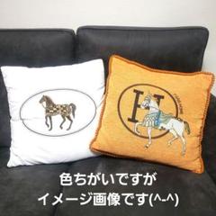 H 馬 刺繍 クッション カバー クリーム色 高級 上品