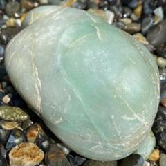 ［緑色の海石　すっと透過］　糸魚川翡翠海石　21g ヒスイ　ひすい 緑色の海石 すっと透過］ 糸魚川翡翠海石 21g ヒスイ ひすい
