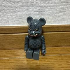 ベアブリック　ゴジラのサムネイル