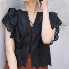 【新品タグ付】IENA カットワークレース ベルブラウス ブラック イエナ 新品タグ付】IENA カットワークレース ベルブラウス ブラック