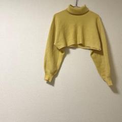 a.v.v アーヴェヴェ ニット ショート丈 タートルネック イエロー 春色