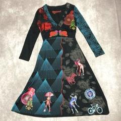 希少　デジグアル　Desigual (S) ワンピース　膝下丈　派手柄　Vネック