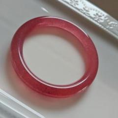 桜瑪瑙のくり抜きバングル（228）内周約185mm 桜瑪瑙のくり抜きバングル（228） | 天然石の香水瓶アクセサリー