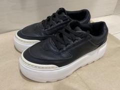 美品　UGG厚底レザースニーカー24.0のサムネイル