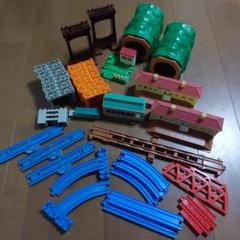 プラレール レール　列車　まとめ売り お値下げ中！！ 土日限定値下げ】プラレール 電車 まとめ売り 廃盤 古い - メルカリ