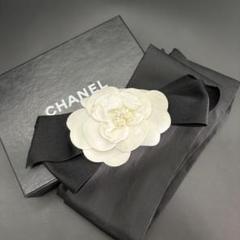 シャネル☆ブローチ　カメリア  リボン　コサージュ　ヴィンテージ　刻印あり　白黒 CHANEL - シャネル♥️希少 カメリア リボン ブローチの通販 by