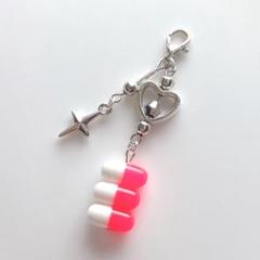ビーズキーホルダー チャーム コレクトブック y2k ピンク