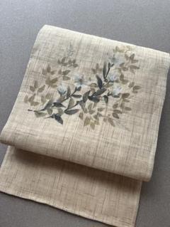 夏帯　名古屋帯 刺繍柄　本麻　薄いベージュ系 夏物 八寸名古屋帯 絽 絽刺し 絽綴れ 正絹 お太鼓柄 刺繍 金糸