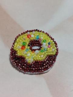 チョコリングドーナツ　ビーズ刺繍ブローチ　ハンドメイド