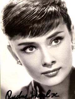 オードリー・ヘプバーン直筆サイン入りL判サイズ写真… オードリー・ヘプバーン直筆サイン入り写真… - メルカリ