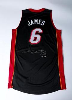 レブロン・ジェームズ、2011年NBAファイナルサイン入り、アッパーデック証明書