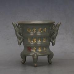 汝窯鉄胎青釉彫り彫り三本足香炉 景徳鎮 陶磁器 装飾品 現代工芸品 美術品 置物 汝窯鉄胎青釉彫り彫り三本足香炉 景徳鎮 陶磁器 装飾品 現代工芸