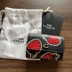 新品未使用】 コーチ COACH 二つ折り財布 ブラック いちご柄