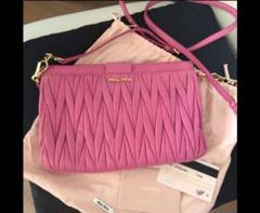 miu miu ギャザー加工ポーチ ピンク 即購入OK miu ミュウミュウ MIUMIU ポーチ マテラッセ レザー ピンク