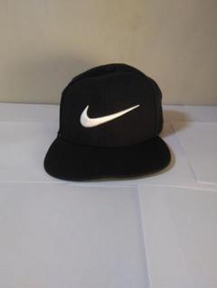 Nike 黒 スナップバックキャップ