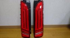 200系 ハイエース ヴァレンティ LEDテールREVO ハーフレッド/クローム