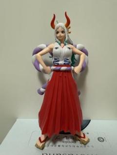 ワンピース　ヤマトフィギュア　台座を含め50〜60センチ位あります。 ワンピース ヤマトフィギュア 台座を含め50〜60センチ位あります
