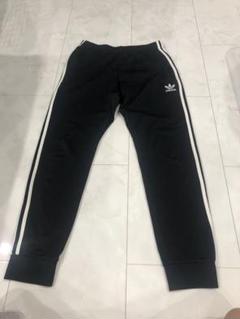 adidasオリジナルス　ブラック　トラックパンツ