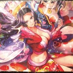 α1 ワンピース ミュシャ風 ボア・ハンコック スリーブ&プレイマット 状態B〕プレイマット『ボア・ハンコック(黒背景/中国版/公式