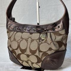 COACH　ホーボー　ハーフムーン　ワンショルダー　シグネチャー　リボンチャーム