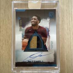 DONOVAN MITCHELL on card auto 7/15