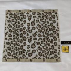 【レア】FENDI新品未使用 シルク混大判ハンカチ/392 FENDI - 箱付きフェンディ定番ダブルズッカ柄シルク混大判