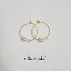 パールとクリスタルのフープピアス ホワイト