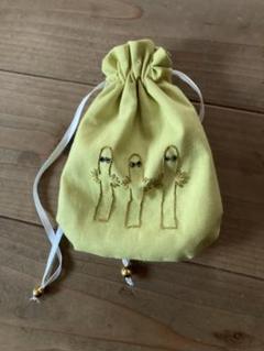 刺繍キャラクターの巾着袋（黄緑色）