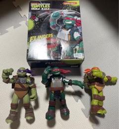 ミュータント・タートルズ アクションフィギュア セット 3体と武器付き ミュータントタートルズ フィギュア 3体セット - メルカリ
