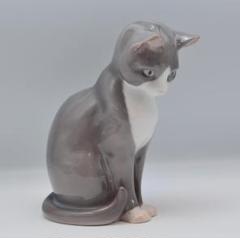 ロイヤルコペンハーゲン　イヤーフィギュリン　猫　2012年 ロイヤルコペンハーゲン イヤーフィギュリン 2012年 CAT - メルカリ