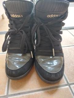 adidas ブラック ハイカットスニーカー