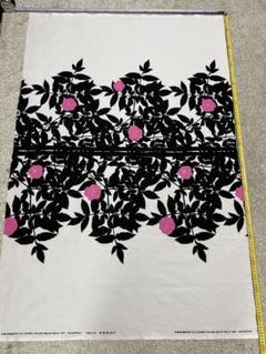 Marimekko Ruusupuu(ルースプー）生地