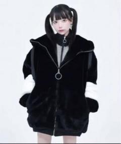 【未使用に近い】TRAVAS TOKYO フード付きファージャケット 超高品質で人気の Faux Logo トーキョー』Drip TOKYO/トラバス