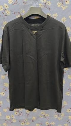 PRADA メタリックロゴ VネックTシャツ グレー PRADA メタリックロゴ VネックTシャツ グレー