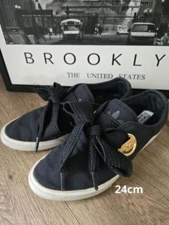 ★adidas★ブラックスニーカー　スリークロー　リボン　24.0cmのサムネイル