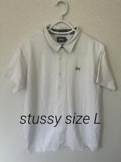 【ゴルフ・S新品 】Stüssy × FL アトミックリング ポロシャツ 白 ゴルフ・S】Stüssy × FL アトミックリング ポロシャツ 白×赤